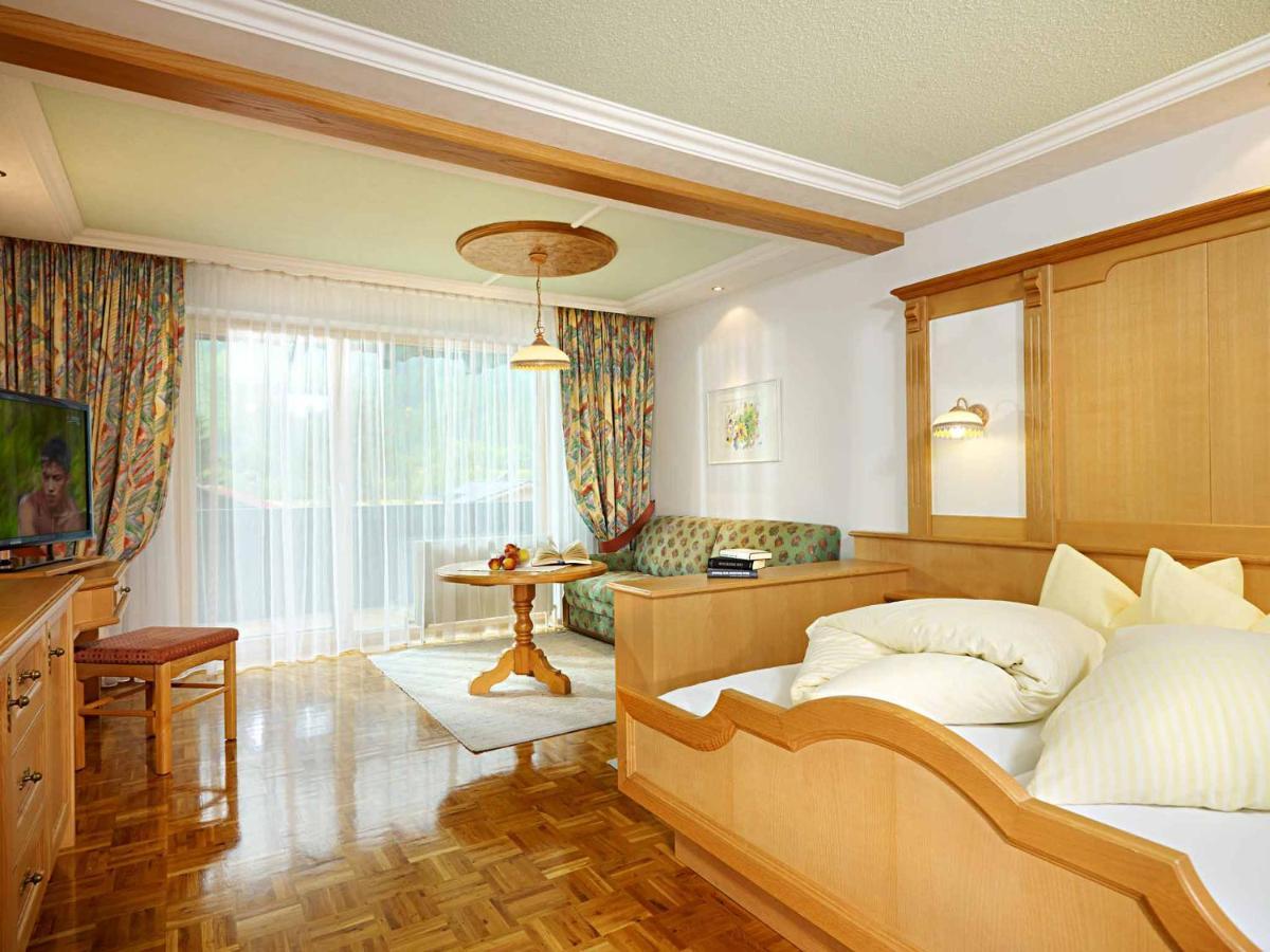 Hirschen Wohlfuehlhotel Schoppernau Ngoại thất bức ảnh
